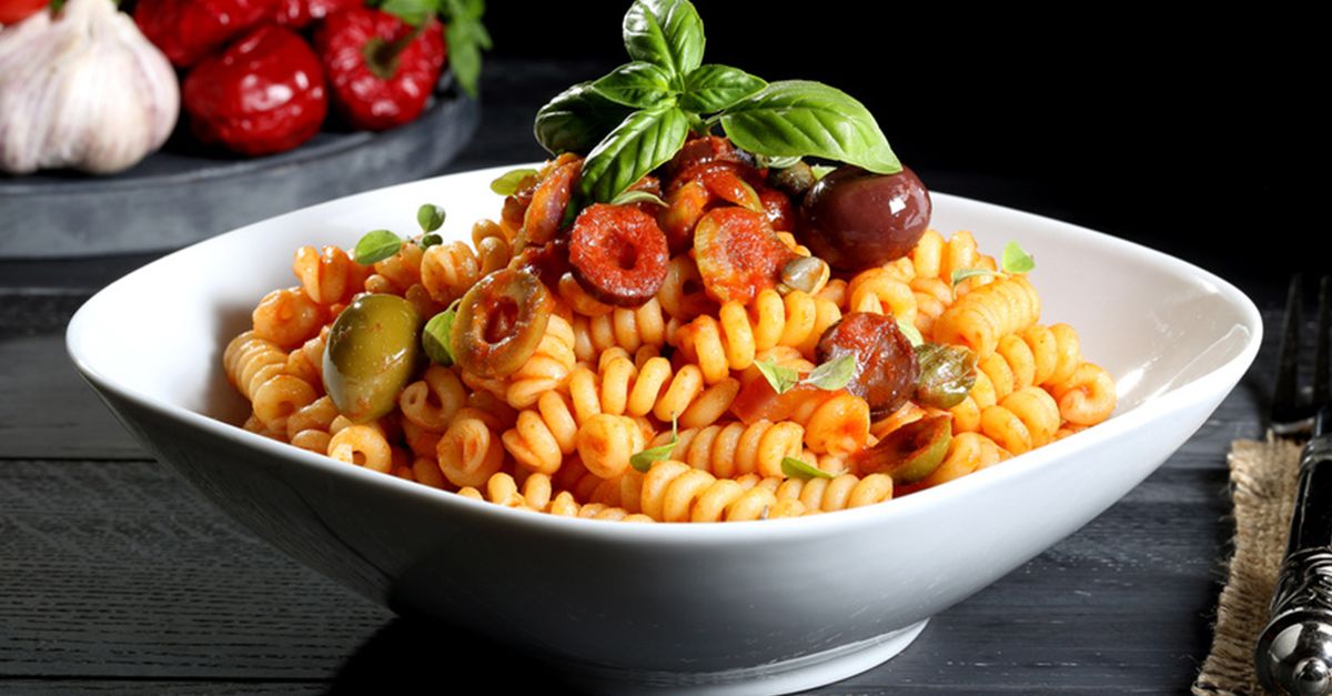 Fusilli an scharfer Oliven-Tomatensauce - MiBon