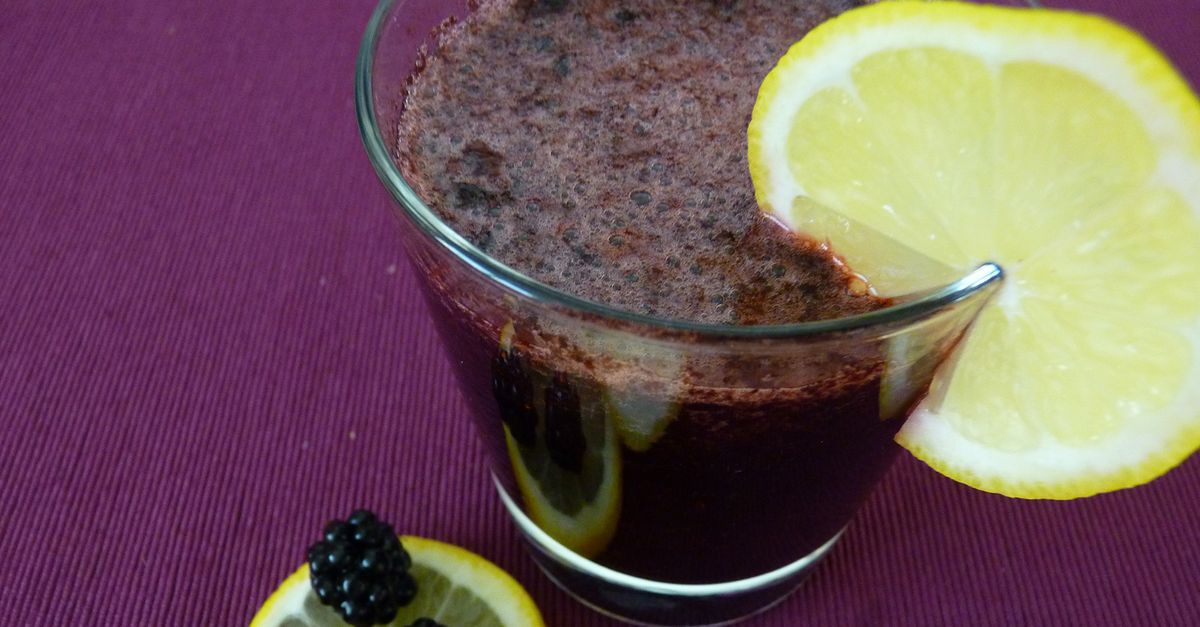 Brombeer-Drink mit Zitrone - MiBon