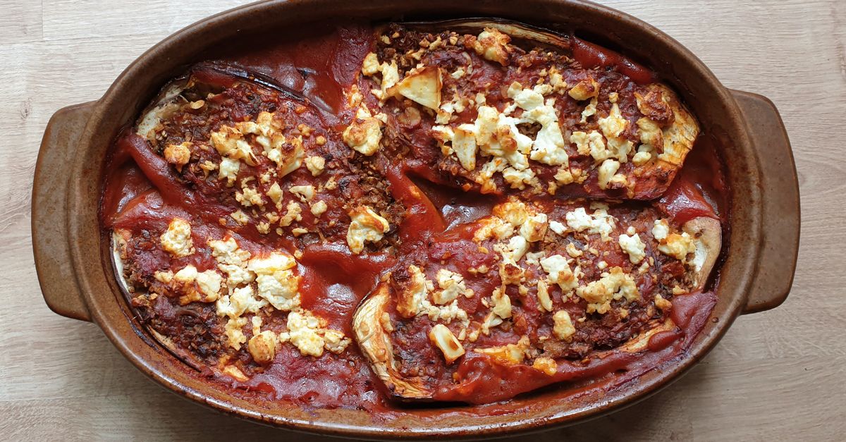 Gefüllte und überbackene Auberginen in Tomatensauce - MiBon