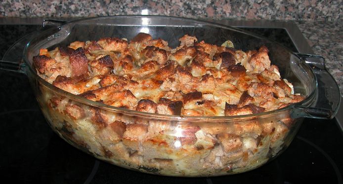 Währschafter Brotauflauf aus altbackenem Brot - MiBon