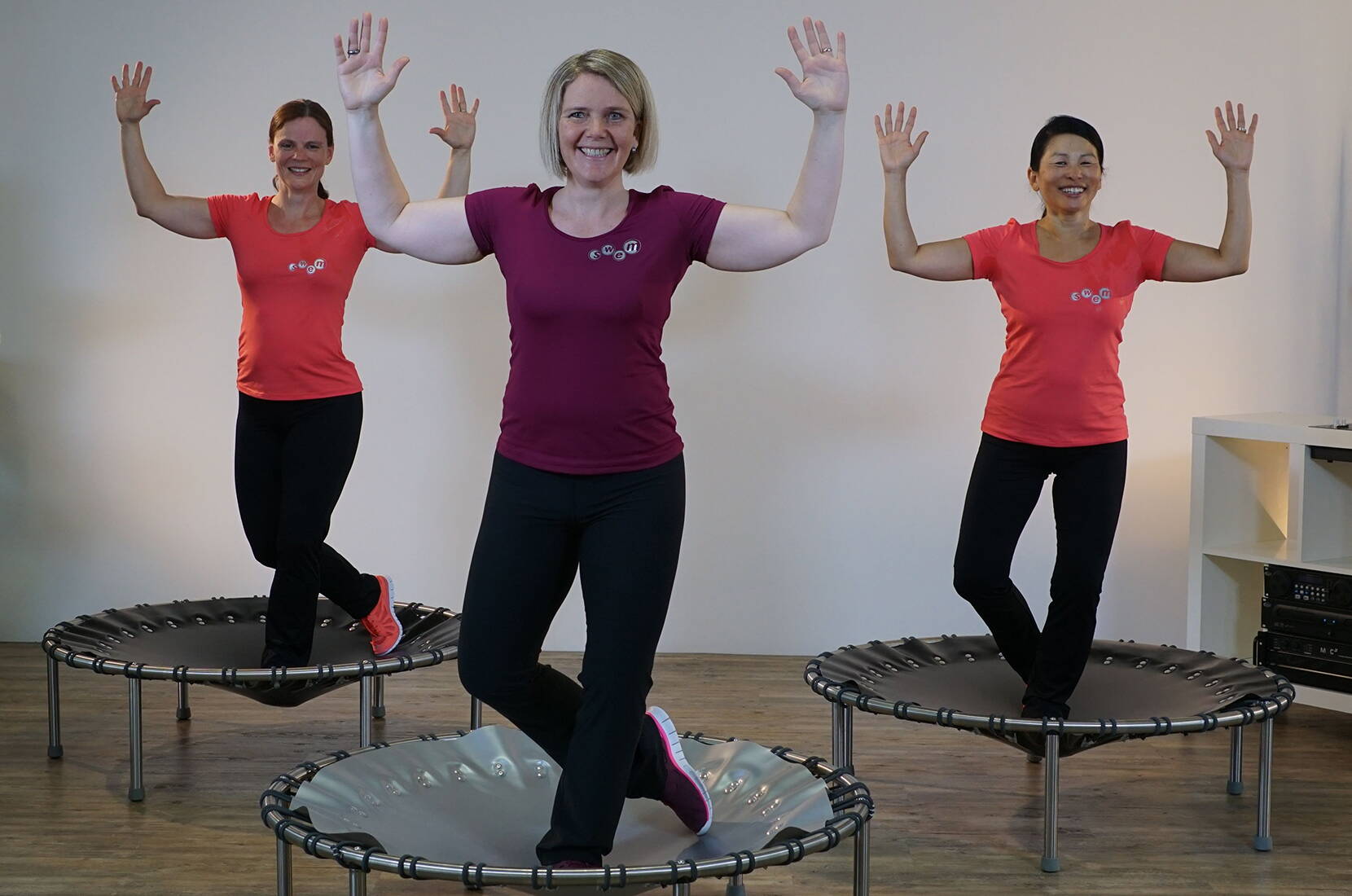 15 % de réduction sur le trampoline swem. Il s'agit d'un appareil d'entraînement idéal et très efficace pour les personnes stressées de notre époque. Outre les aspects d'entraînement et de maintien de la santé, cette activité est également très amusante. 