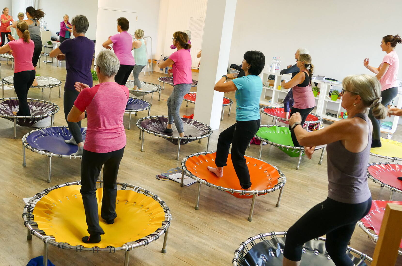 15% Rabatt auf swem Kurse. Lade den Gutschein herunter und profitiere von den Vorteilen. Das neue, hocheffiziente Trainingsgerät macht Spass, kräftigt alle Körpermuskeln, schont die Gelenke und verbessert die Koordination. Darüber hinaus sorgt es für eine hohe Fettverbrennung. 