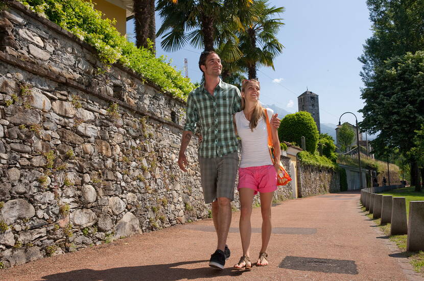 Zoom: Die schöne Seepromenade «Rivapiana» von Tenero (Gebiet Mappo) nach Locarno eignet sich hervorragend für einen gemütlichen Familienspaziergang.