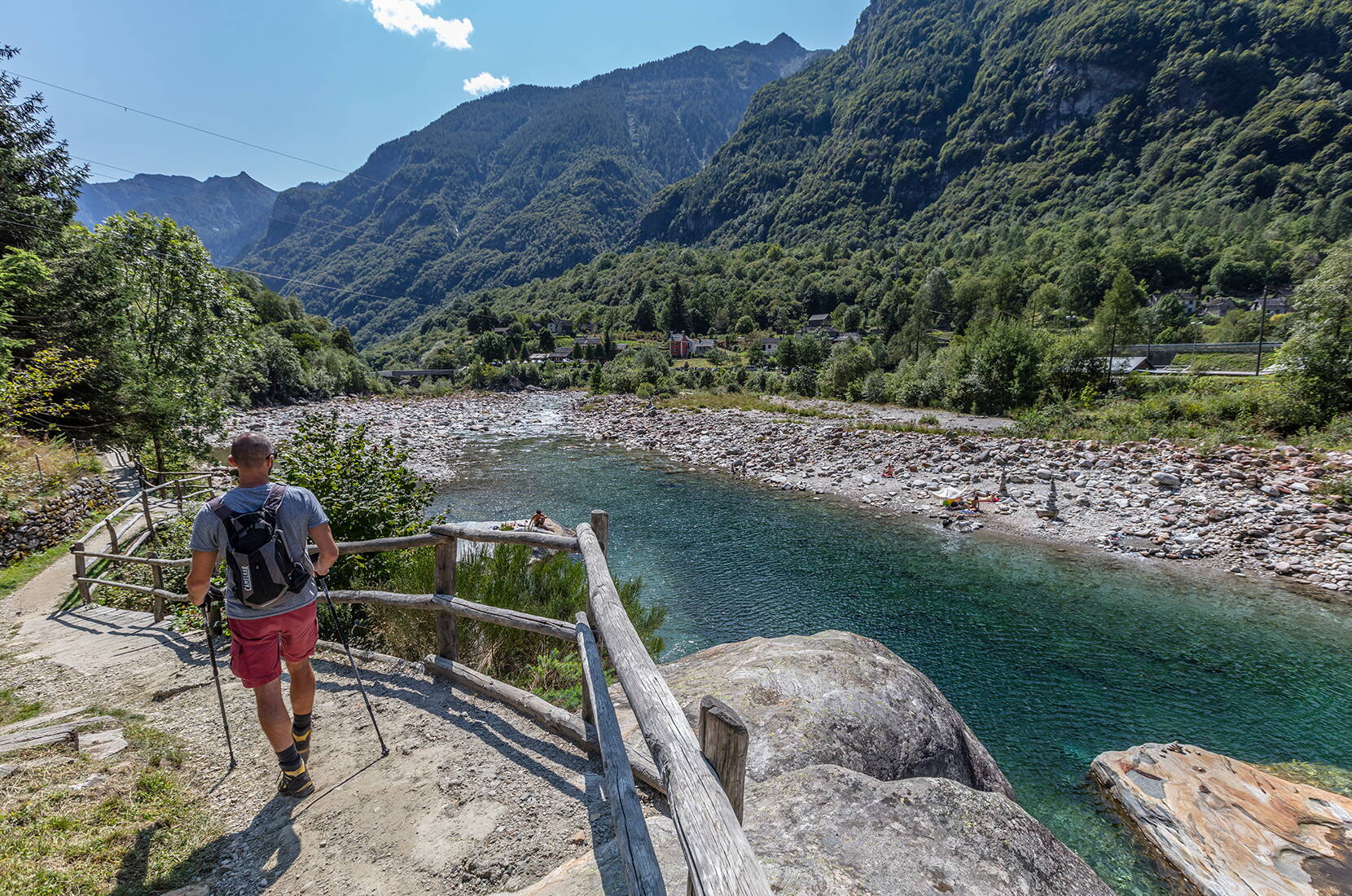 Familienausflug Sentierone Verzasca. Eine der schönsten Wanderungen im Tessin, entlang der Verzasca durch das ganze Tal bis nach Sonogno verläuft.