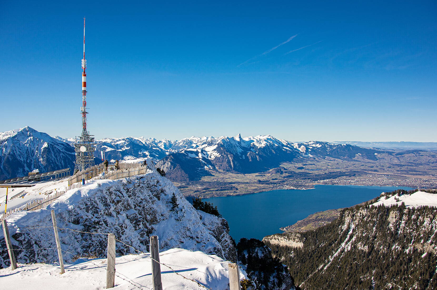 Scopri il sentiero escursionistico invernale Niederhorn-Waldegg, sul quale puoi fare tratti di slittino. Il tempo di camminata si riduce così di circa un’ora. Puoi restituire lo slittino a Waldegg.