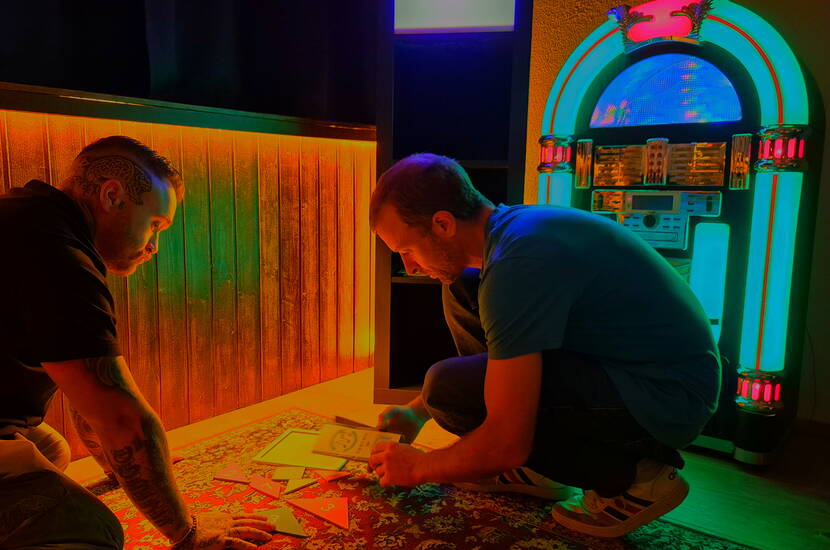 Zoom: Löst kreative Rätsel im musikalischen Ambiente der Escape Factory Sursee. Jetzt 25 % Familienrabatt sichern – exklusiv auf MiBon!