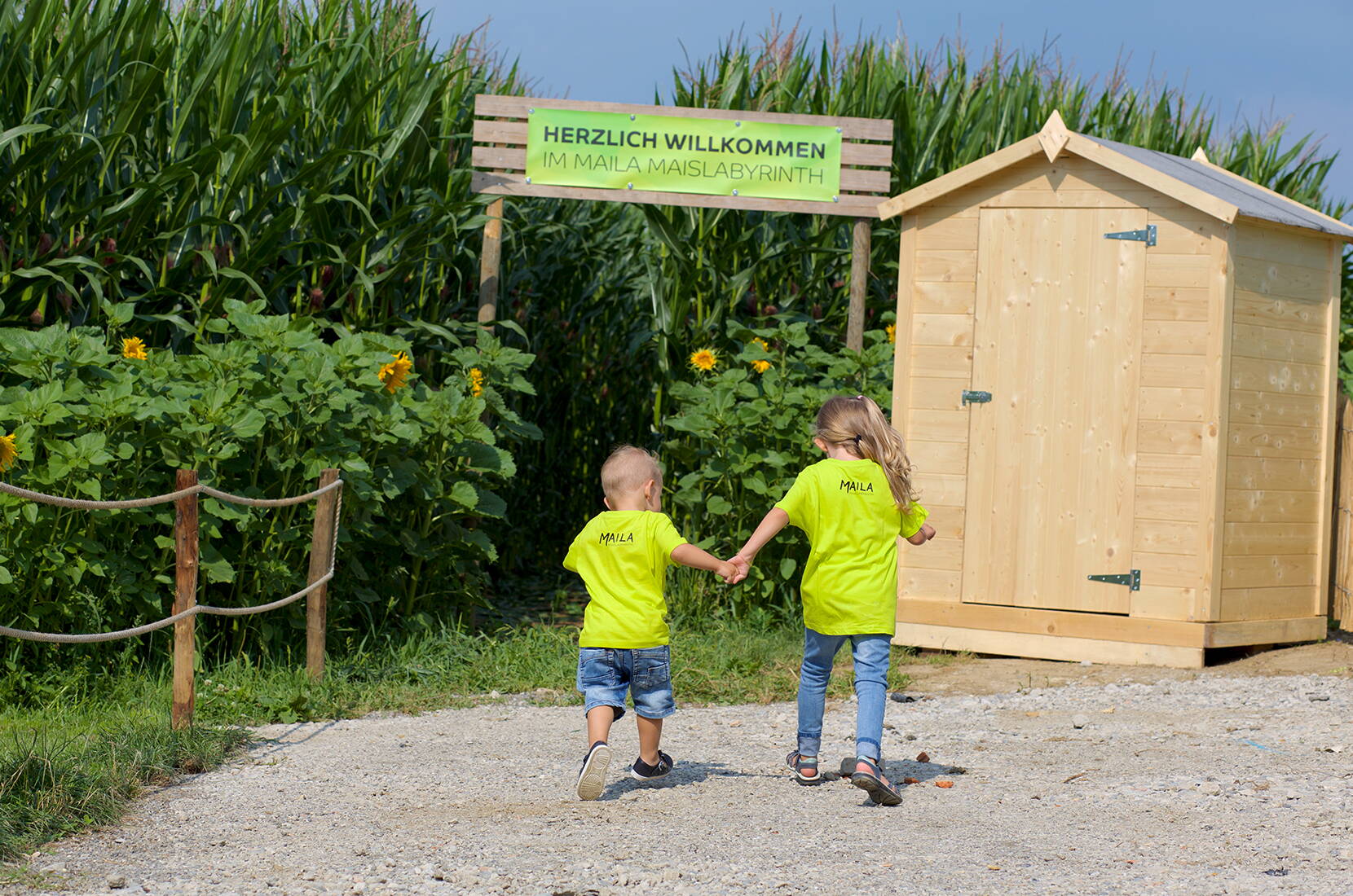 Familienausflug ins MAILA Maislabyrinth. MAILA ist das inzwischen grösste Maislabyrinth der Schweiz. Erst einmal führen 3223 Meter Weg die Suchenden in die Irre und garantieren Spannung, Verwirrung und vor allem Spass.