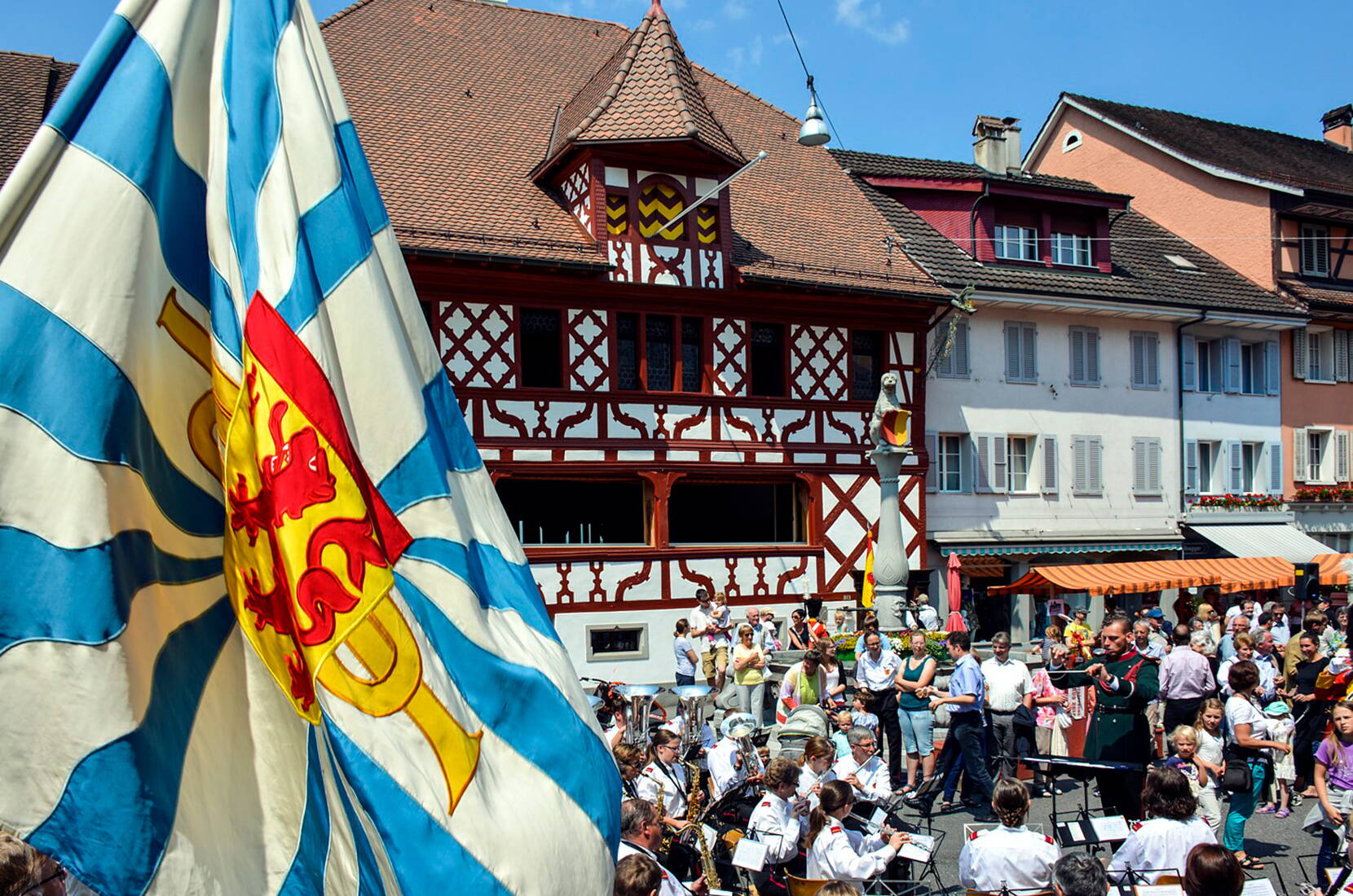 Ein geschichtsträchtiges Juwel steht zum Erkunden bereit. Begib dich auf eine Zeitreise durch die Geschichte von Sempach und des Rathauses. Das Museum stellt die einmalige Stadt-, See- und Schlachtgeschichte auf vielfältige Weise dar.