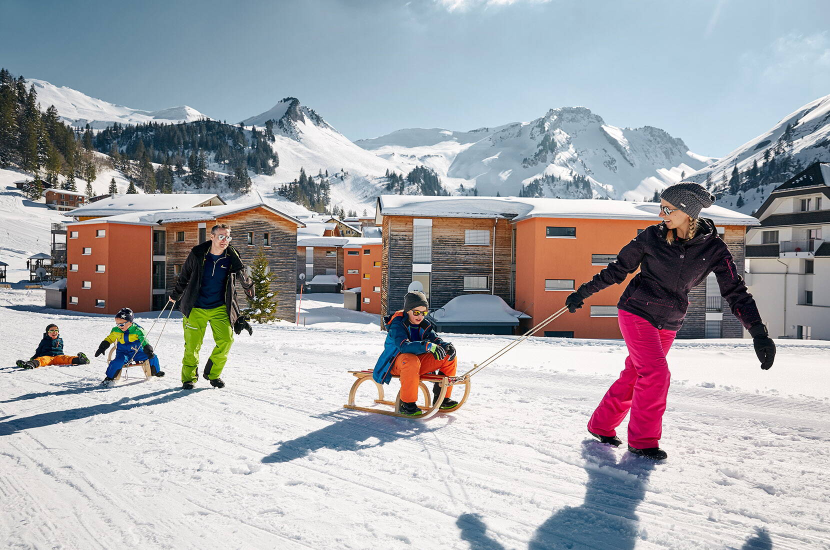 Skifahren und mehr. Das familienfreundliche Schwyzer Ferien- und Ausflugsgebiet Stoos liegt im Herzen der Zentralschweiz hoch über dem Vierwaldstättersee. 