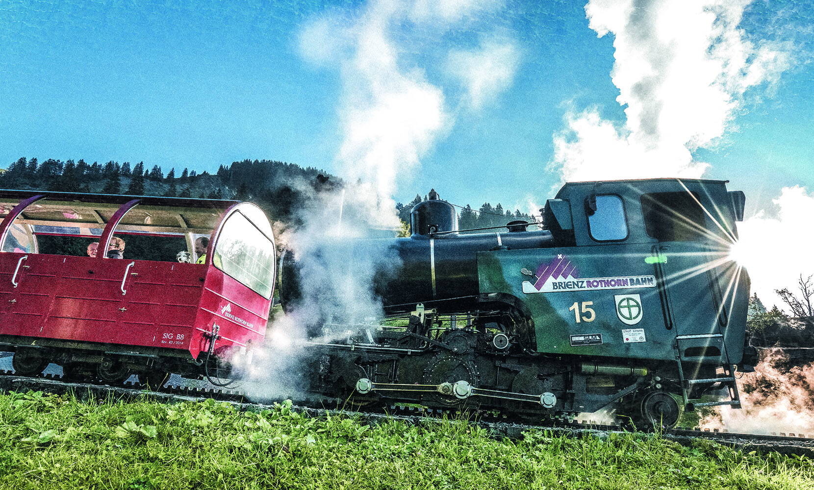 Familienausflug Brienz Rothorn Bahn. Die einzige Dampfzahnradbahn mit Dampfloks aus 3 Generationen und täglichem Dampfbetrieb während der Sommersaison. Sie überwinden eine Höhendifferenz von 1'678 m und erschliessen eine atemberaubende Rundsicht.