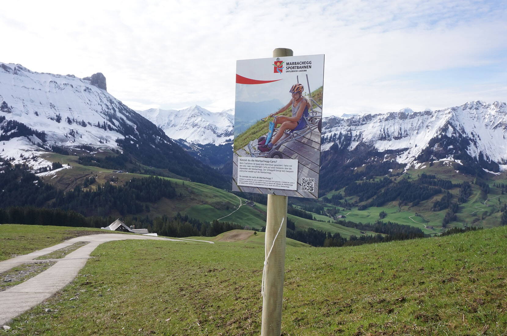 Familienausflug Bretzeli Foto-OL Marbachegg. Abgesehen von den 10 Posten, findest du auf dem Weg durch lauschige Wälder auch zwei Grillstellen vor.