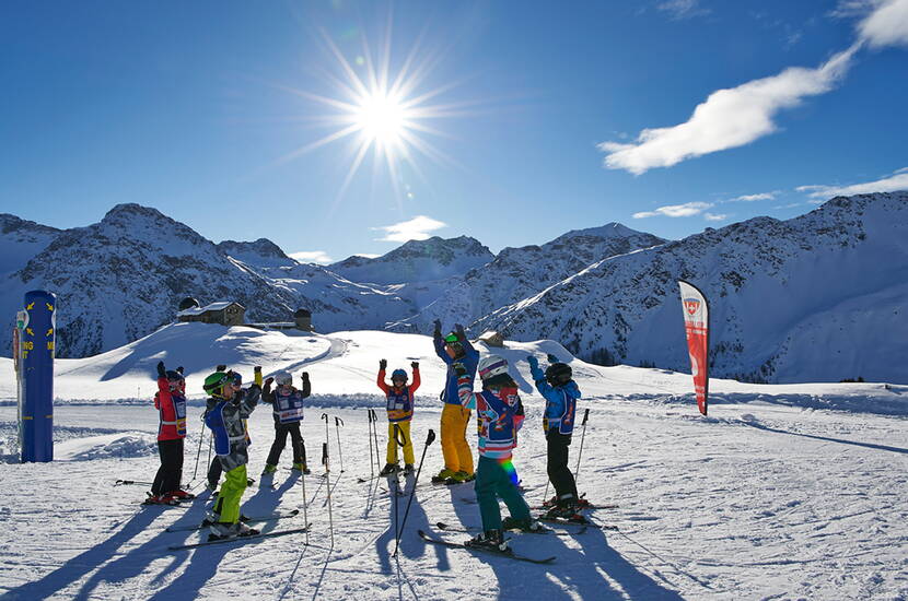 Zoom: Excursion en famille à Arosa Lenzerheide. La station de sports d'hiver d'Arosa Lenzerheide se réjouit de vous accueillir dans ses montagnes et de faire battre votre cœur dans notre paradis des sports d'hiver.
