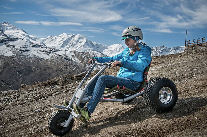 Zoom: Familienausflug. Matterhorn summer paradise. Wenn Familien in Zermatt Ferien machen, ist eines ganz klar: zum Leisee, da muss man einfach hin!