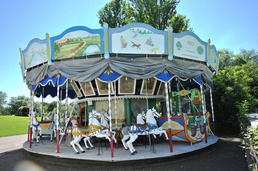 Le «Park im Grünen» offre à tous les visiteurs ce qui leur convient. Des animaux, des plantes, des sculptures, un minigolf, un carrousel ainsi qu'une grande aire de jeux pour les enfants.