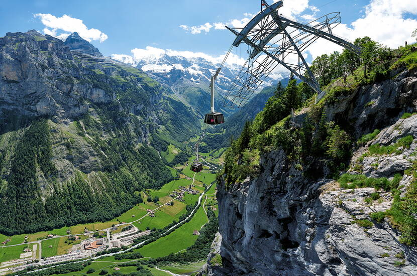 Zoom: Le téléphérique du Schilthorn survole vallées et versants – à chaque mètre, le panorama s’ouvre un peu plus.