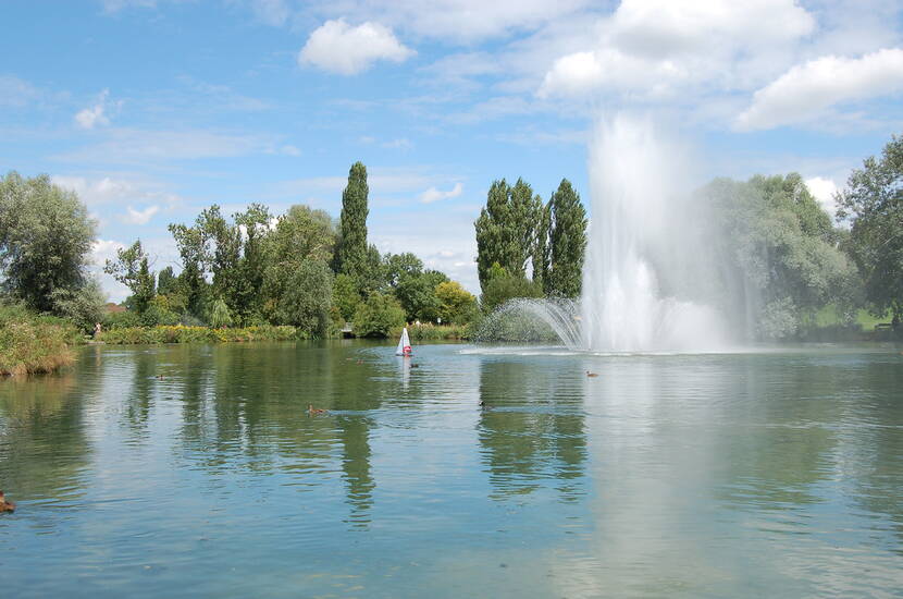 Il «Park im Grünen» offre qualcosa per tutti i visitatori. Animali, piante, sculture, mini-golf, giostra e un grande parco giochi per bambini.