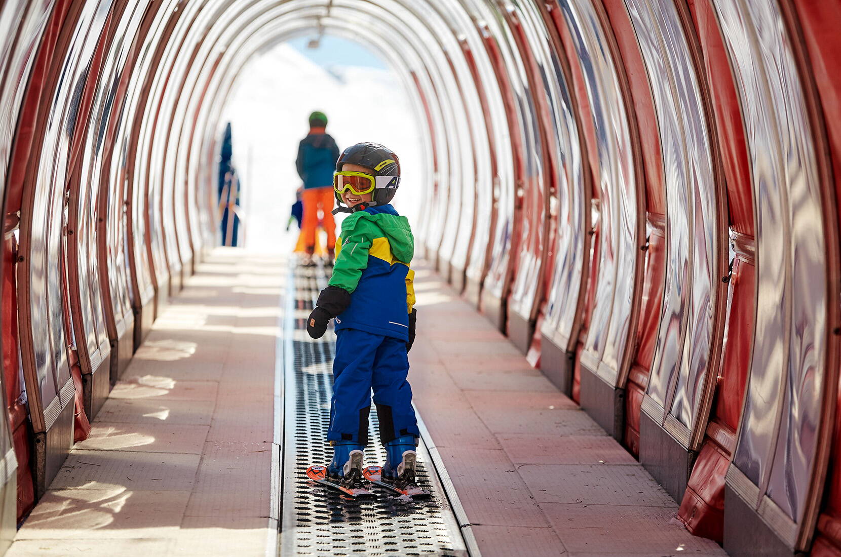 Skifahren und mehr. Das familienfreundliche Schwyzer Ferien- und Ausflugsgebiet Stoos liegt im Herzen der Zentralschweiz hoch über dem Vierwaldstättersee. 