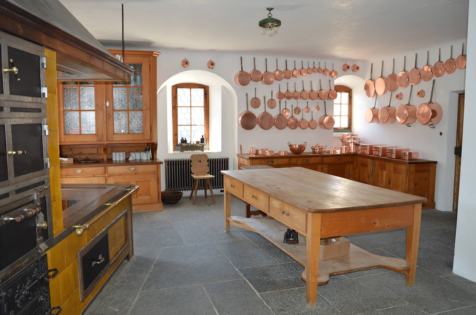 Excursion en famille au château de Tarasp. L'emblème de la Basse-Engadine avec ses presque 1000 ans d'histoire du château!