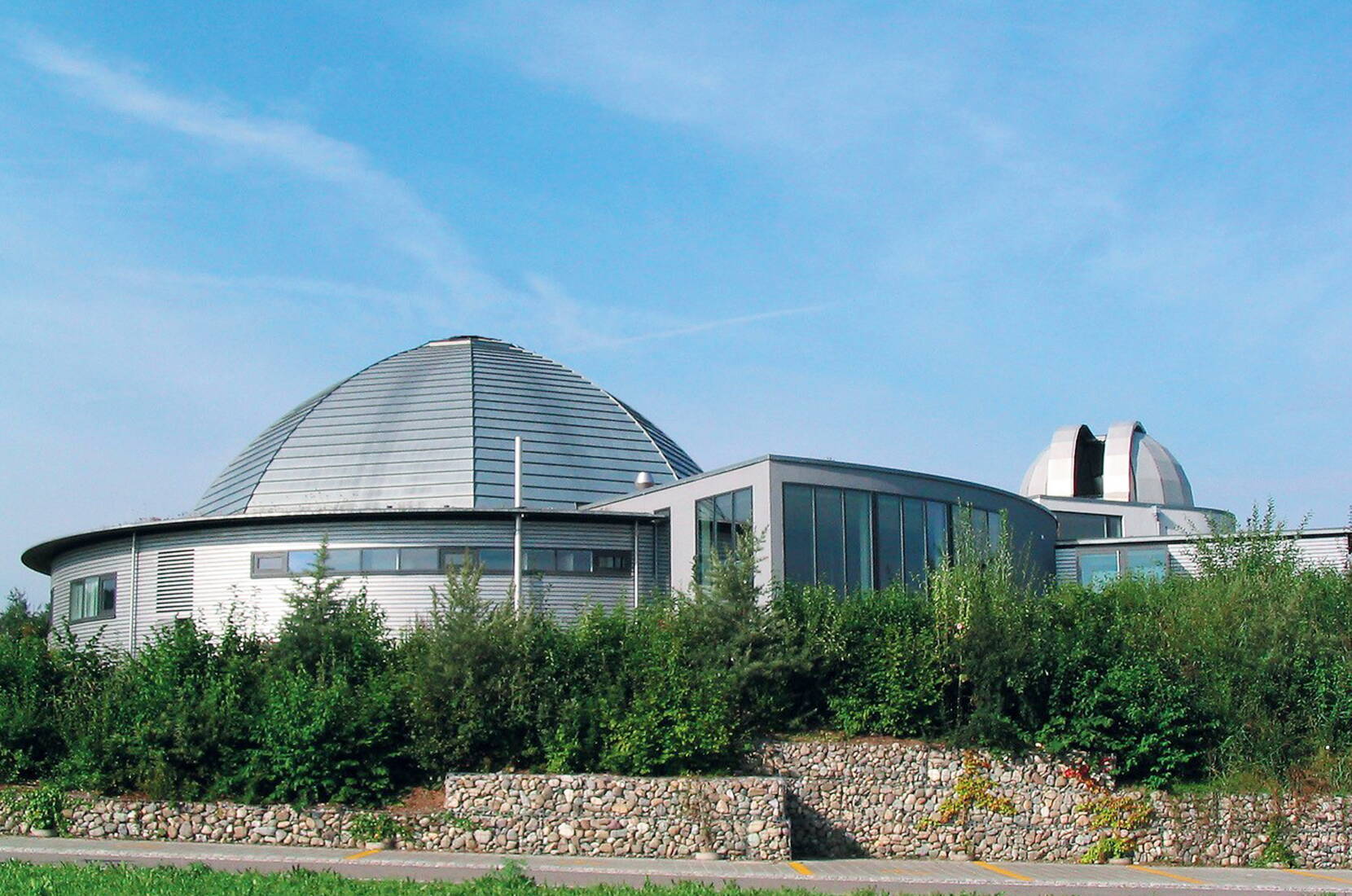 Sortie en famille – Envie d'un voyage dans l'espace? Sous la coupole du planétarium du lac de Constance, de confortables fauteuils vous invitent à un voyage virtuel dans le ciel nocturne.