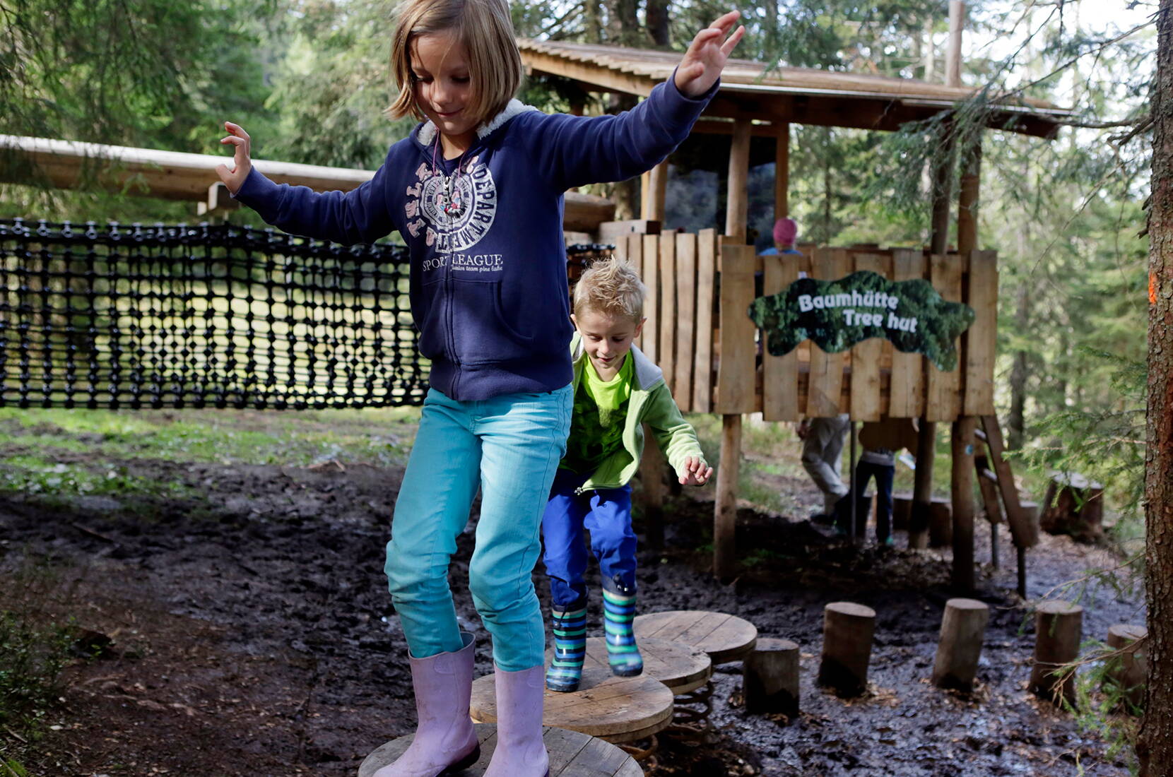 Das Mooraculum ist eröffnet! Familien und Schulklassen finden hier alles, was das Herz begehrt: Teiche mit Wasserspielgeräten, Geschicklichkeitsspiele, Ruheoasen, Picknickstellen – eine eigentliche Traumwelt.