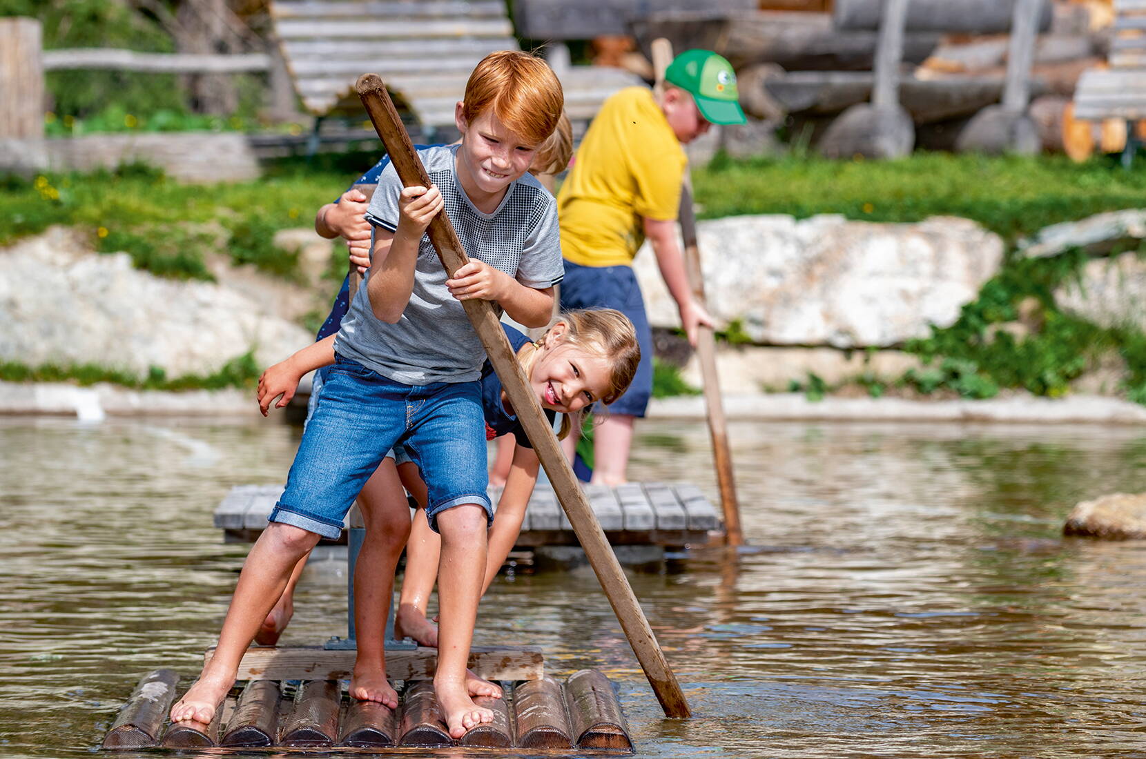 Escursione per famiglie Madrisa-Land. Provate il divertimento, i giochi e l'azione a Madrisa-Land. Se vi piace di più, andate a coccolarvi con le capre.