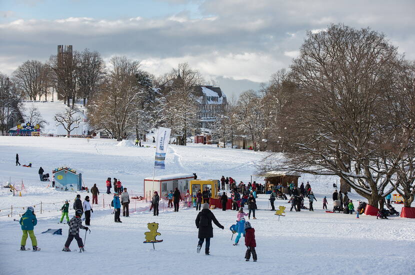 Zoom: Excursion en famille à Berne: sur la montagne emblématique de Berne, le Gurten, il est possible de faire de la luge si la neige est suffisante.