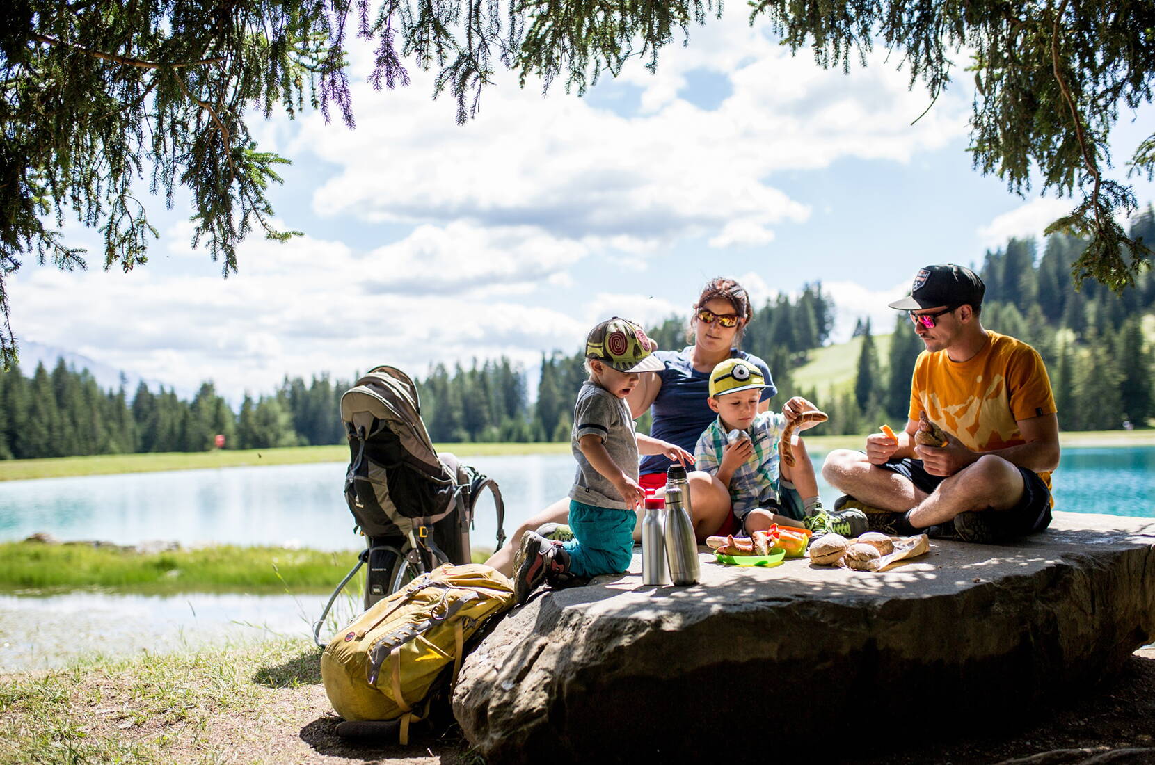 Excursion en famille Sentier de randonnée Globi - Sur le seul sentier de randonnée Globi de Suisse, Globi explique de manière ludique des thèmes comme la nature et la technique à 13 postes.