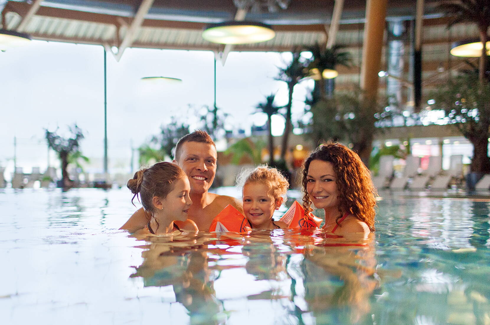 Dalla piscina a onde al mondo dell'acqua vitale e sette diversi scivoli per una lunghezza totale di 824 metri!