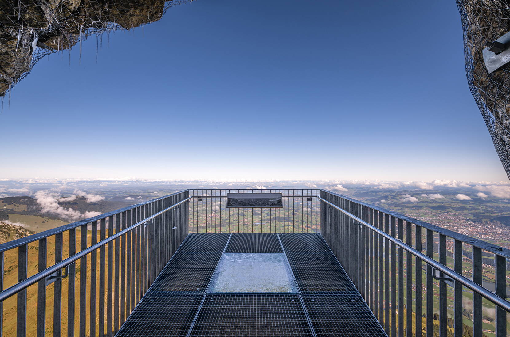 Familienausflug Stockhorn. Der Thuner Hausberg «Stögu» ist durch eine Luftseilbahn erschlossen. Am Stockhorn warten rund 70 km markierte Wanderwege in allen Schwierigkeitsgraden darauf, entdeckt zu werden.