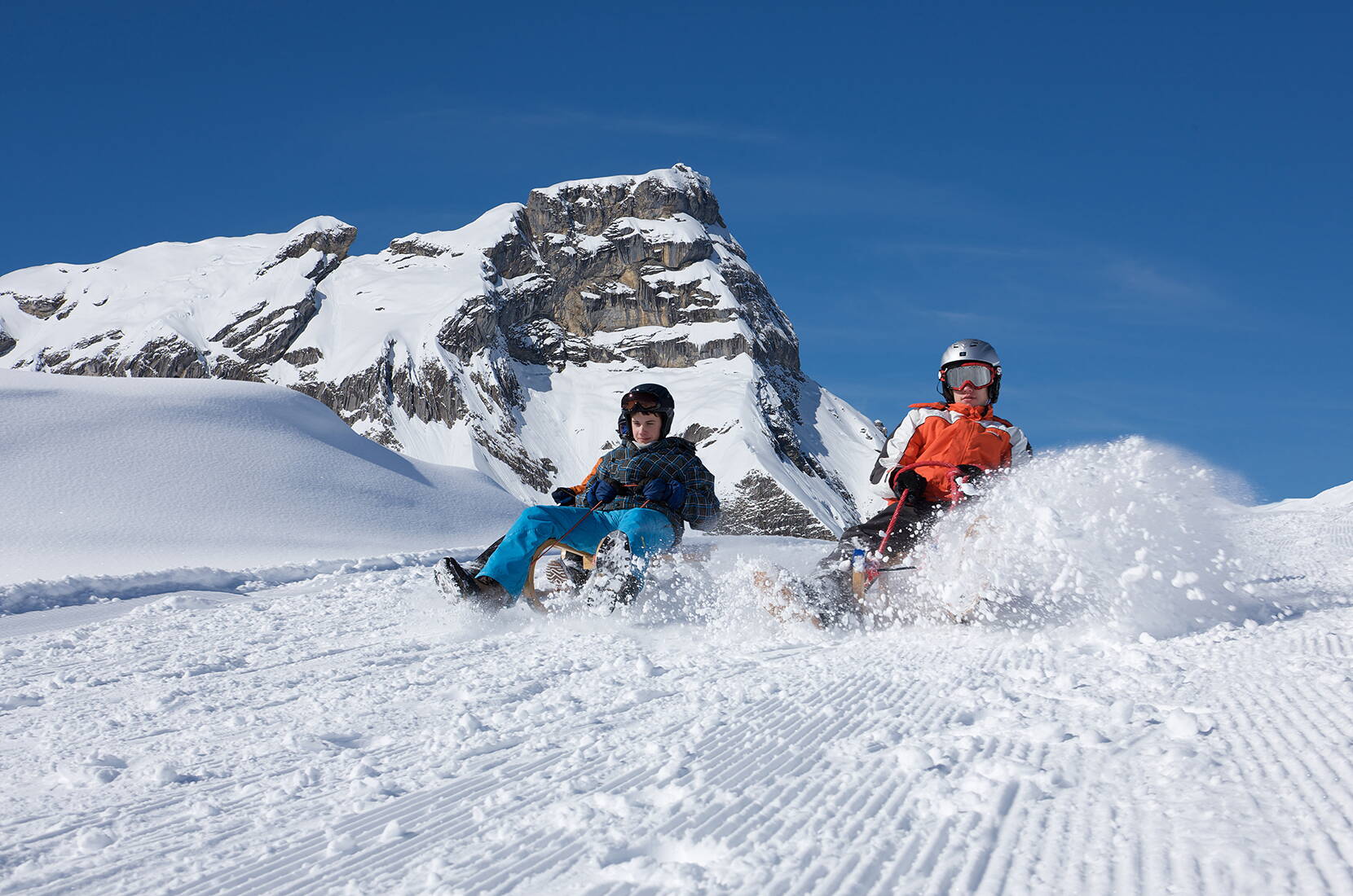 Der acht Kilometer lange Schlittelweg mit zirka 800 Meter Höhendifferenz ist der längste Schlittelweg der Zentralschweiz. Die Fahrt von Melchsee-Frutt zur Stöckalp ist ein Erlebnis für Gross und Klein.