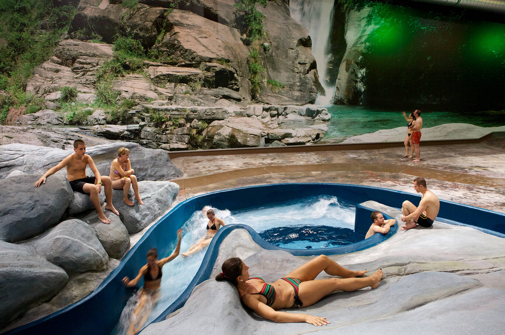 De la piscine à vagues à l'univers vital aquatique, en passant par sept toboggans différents d'une longueur totale de 824 mètres!