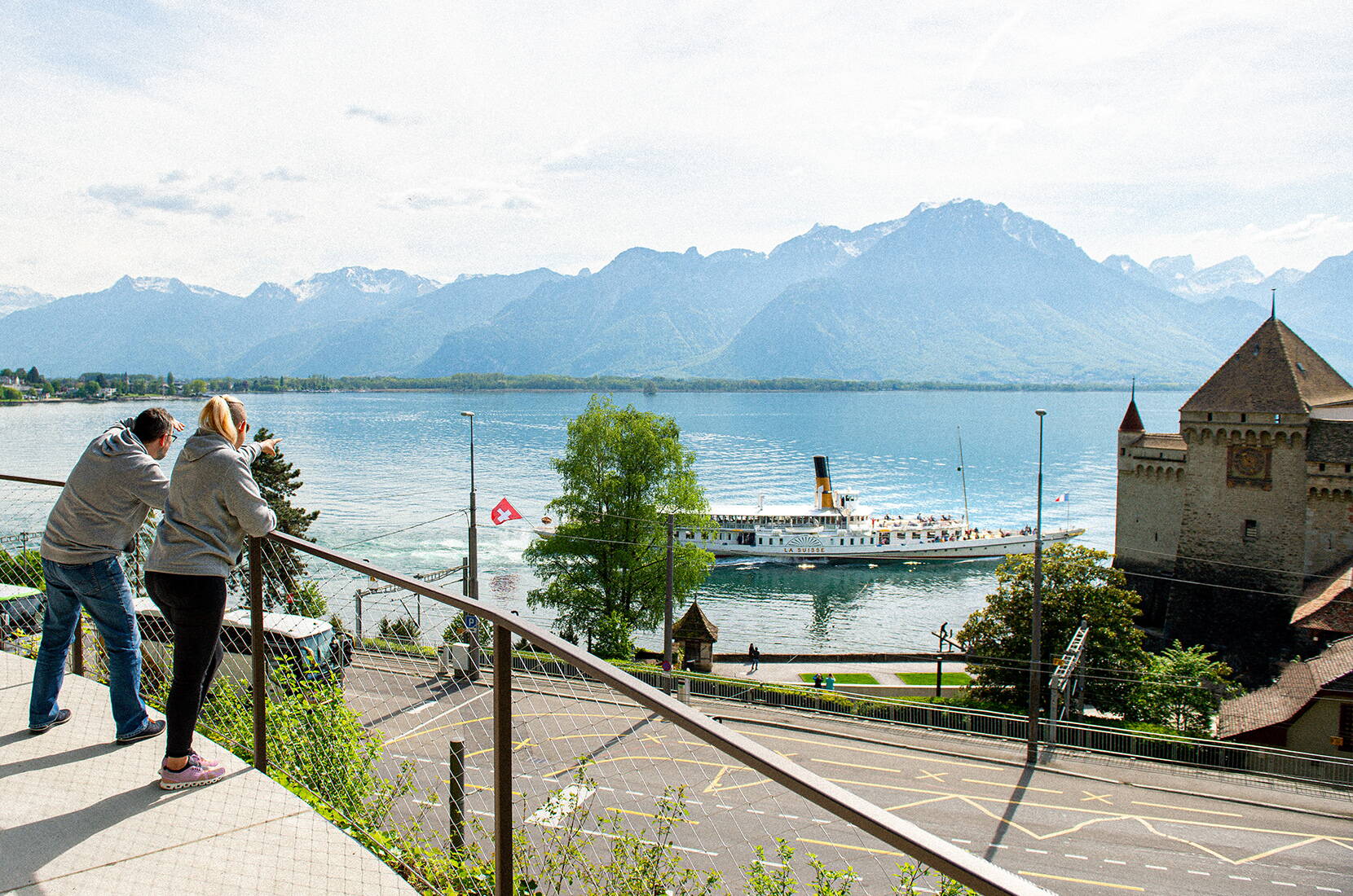 Zugang zur in den Fels gebauten Festung direkt am Ufer des Genfersees.