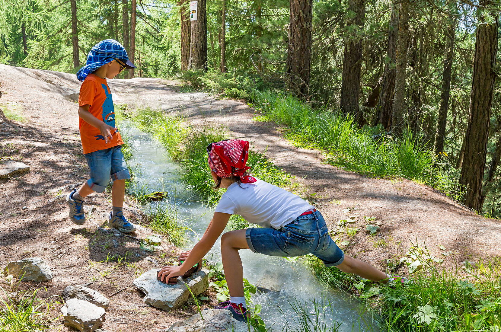 Familienausflug Hannigalp Grächen. Erlebe einen zauberhaften Aufenthalt mit deiner Familie in Grächen und entdecke das vielfältige Angebot. Geniesse die Erlebnis- und Familiengastronomie im neuen topmodernen Familien-Bergrestaurant und entdecke das einmalige Indoor-Spielparadies. 