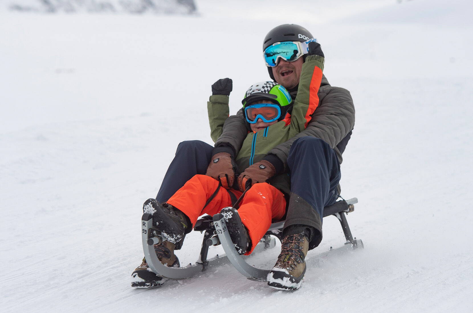 20 % de réduction sur les cartes journalières de luge Betelberg. 9 kilomètres de pistes de luge t'attendent! Comme alternative au ski, comme programme en cas de mauvais temps ou simplement comme sortie en famille, les pistes de luge de Betelberg sont idéales pour les jeunes et les moins jeunes. 