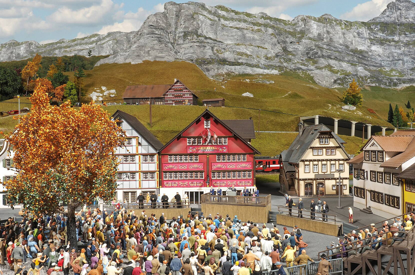 Familienausflug Miniaturwelt Smiliestones. Wie wär's mit einem Ausflug zum Rheinfall, Säntis, Jungfraujoch – alles an einem Tag und klimatisiert? 