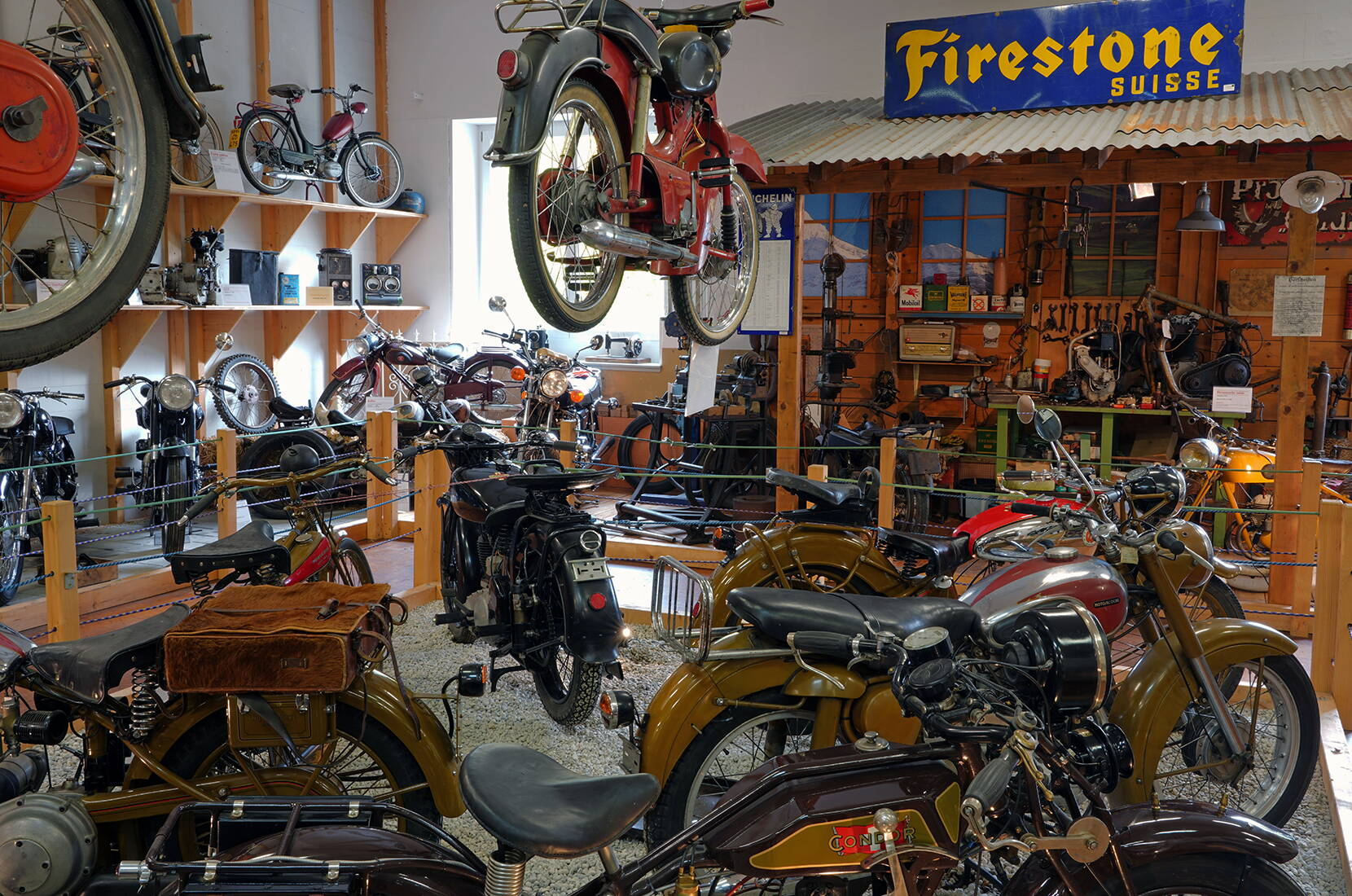 Familienausflug Erlebniswelt Toggenburg. Eine Anlage im Ausmass von 40 x 12 Metern, 1300 Metern verbauten Geleisen, 50 Triebfahrzeugen und 300 Wagen. Die Ausstellung bietet einen Einblick, wie in den 40er-Jahren mit «kleinen» Eisenbahnen gespielt wurde.