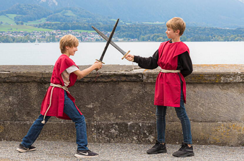 Zoom: Rittertrail Schloss Oberhofen – Volete diventare cavalieri? Allora i percorsi a cavaliere dei CASTELLI del Lago di Thun sono perfetti per voi. 
