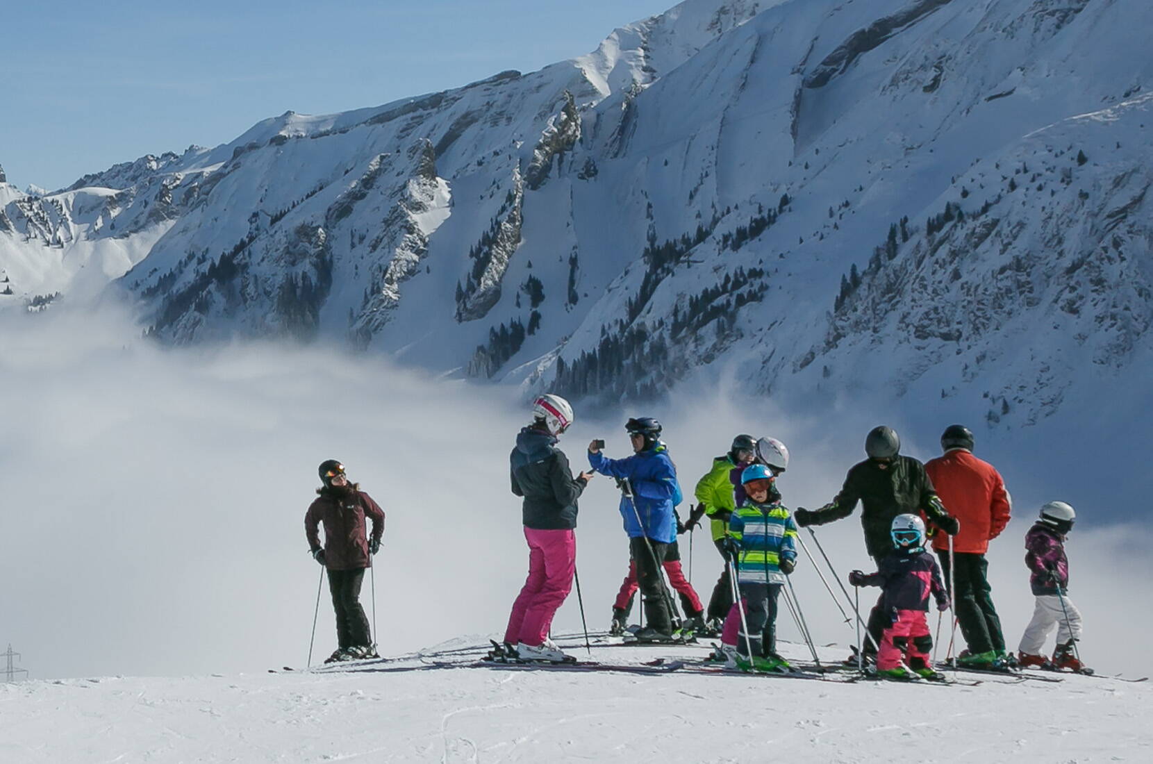 Excursion en famille à Sörenberg. 17 installations de transport, pour les experts, les amateurs et les débutants, mènent à travers des mondes hivernaux féeriques jusqu'à des points de vue magnifiques, où des pistes parfaitement préparées t'attendent.