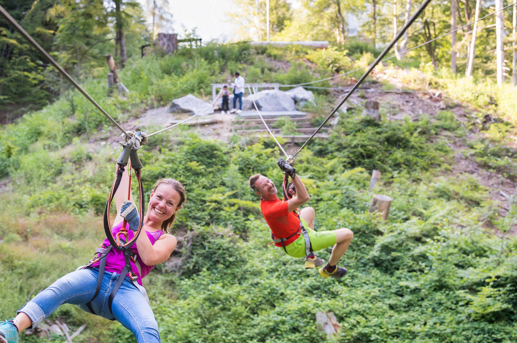 Ausflugsziele Bern - Familienausflug Seilpark Interlaken. Einsteigerparcours in Bodennähe bis hin zu knackigen Aufgaben in 20 Metern Höhe ist für jeden – ob kleiner Abenteurer, Adrenalin-Junkies aus aller Welt oder die ganze Familie - etwas dabei!