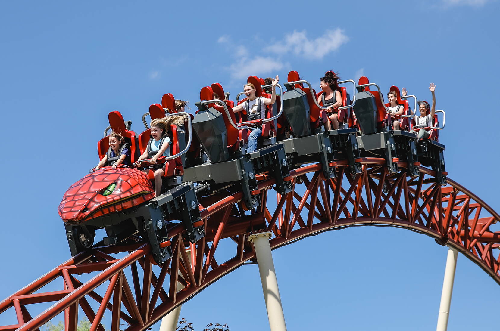 Dans le plus grand parc de loisirs de Suisse, Connyland, d'innombrables attractions t'attendent. Avec une hauteur de plus de vingt mètres, le «Crazy Professor» est l'attraction la plus récente et la plus excitante de Connyland. 