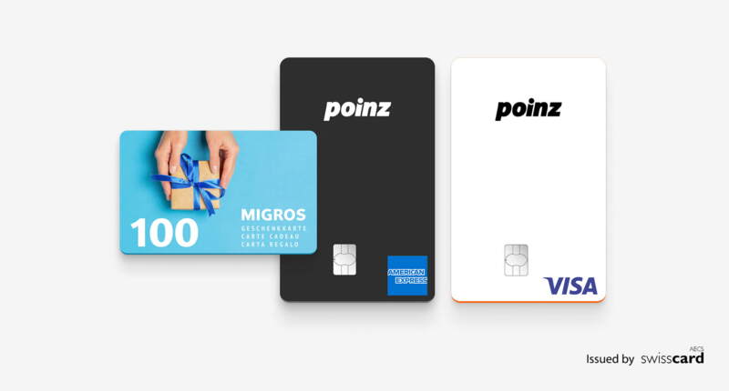 Eine Migros Geschenkkarte im Wert von 100 Franken liegt im Vordergrund, dahinter zwei Poinz Kreditkarten von American Express und Visa. Das Angebot verbindet flexible Zahlungsmöglichkeiten mit attraktiven Geschenkvorteilen.
