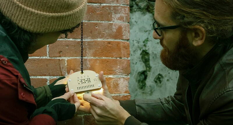 Résolvez ensemble des codes complexes: les Escape Games Sato Code sont idéaux pour les team events, événements d’entreprise ou comme expérience originale entre amis. Des énigmes en plein air sans limite de temps dans les villes suisses.