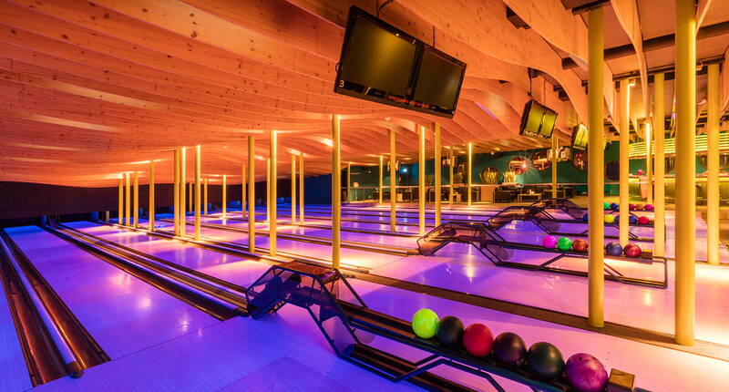 En plus, nous vous offrons une heure de bowling gratuite! Dans le centre de bowling le plus moderne de la région de Zurich, votre sortie se termine en beauté.
