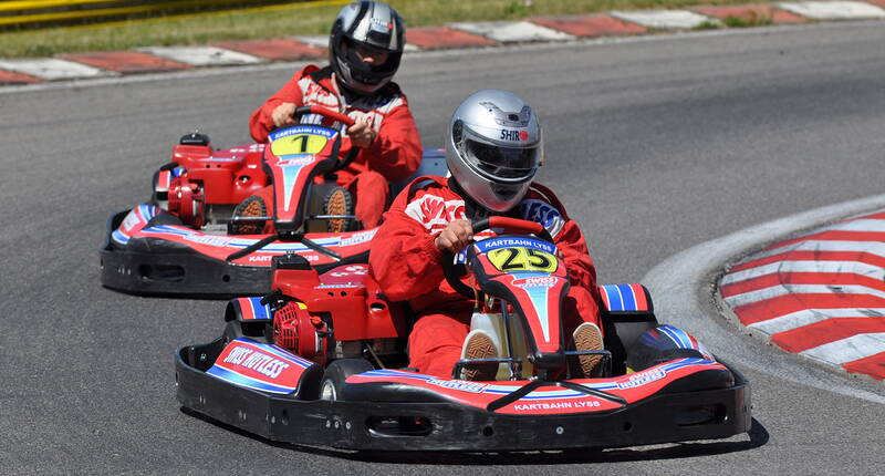 Gita in famiglia alla pista di go-kart di Lyss. Karting – divertimento per grandi e piccoli! Oltre ai giri veloci in kart, riceverete i consigli di un esperto.