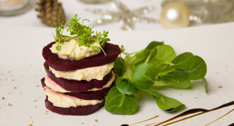 En entrée, en accompagnement du plat principal ou dans le cadre d'un buffet apéritif, les thalers de betterave au houmous au citron sont toujours le point fort.