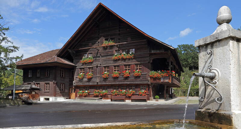 Familienausflug Regionalmuseum Chüechlihus Langnau. Die Sammlung ist ausserordentlich vielseitig, in 26 Räumen werden mehr als 20 Themenbereiche vorgestellt. Damit ist das Chüechlihus das grösste Museum mit heimatkundlicher Sammlung in der Schweiz. 