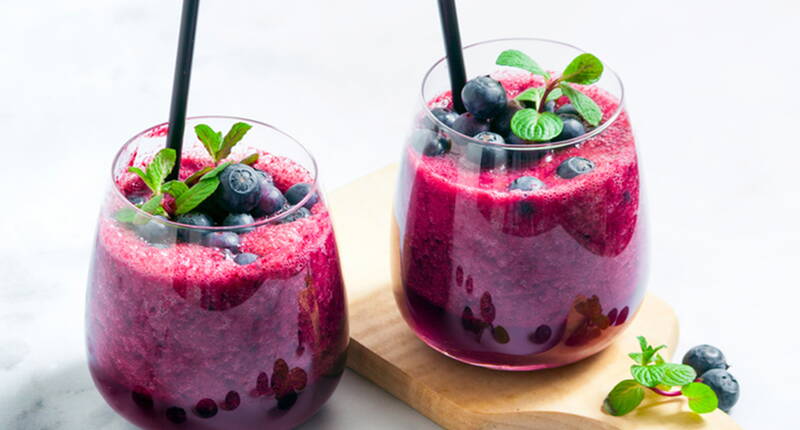 Recette d'un smoothie estival avec Smoothie aux myrtilles et à la menthe.