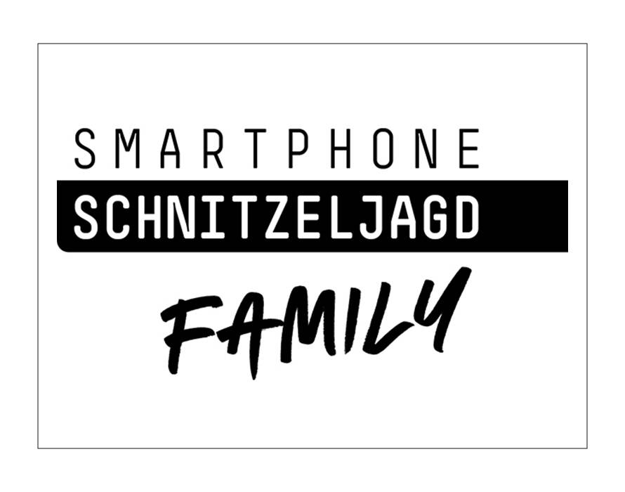 Schwarz-weisses Logo mit Schriftzug „SMARTPHONE SCHNITZELJAGD FAMILY“ in unterschiedlichen Schriftarten und Balken.