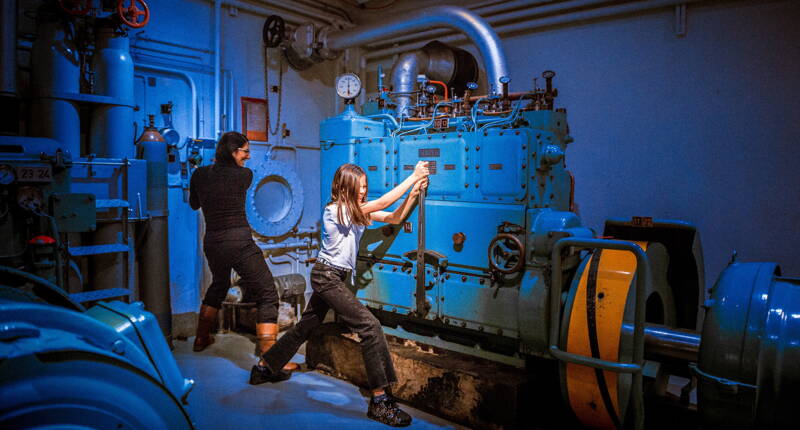 Interaktive Entdeckung des historischen Maschinenraums des Forts, mit einer grossen technischen Anlage und originaler Mechanik aus der damaligen Militärzeit.
