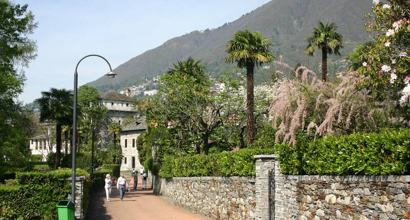 Die schöne Seepromenade «Rivapiana» von Tenero (Gebiet Mappo) nach Locarno eignet sich hervorragend für einen gemütlichen Familienspaziergang.